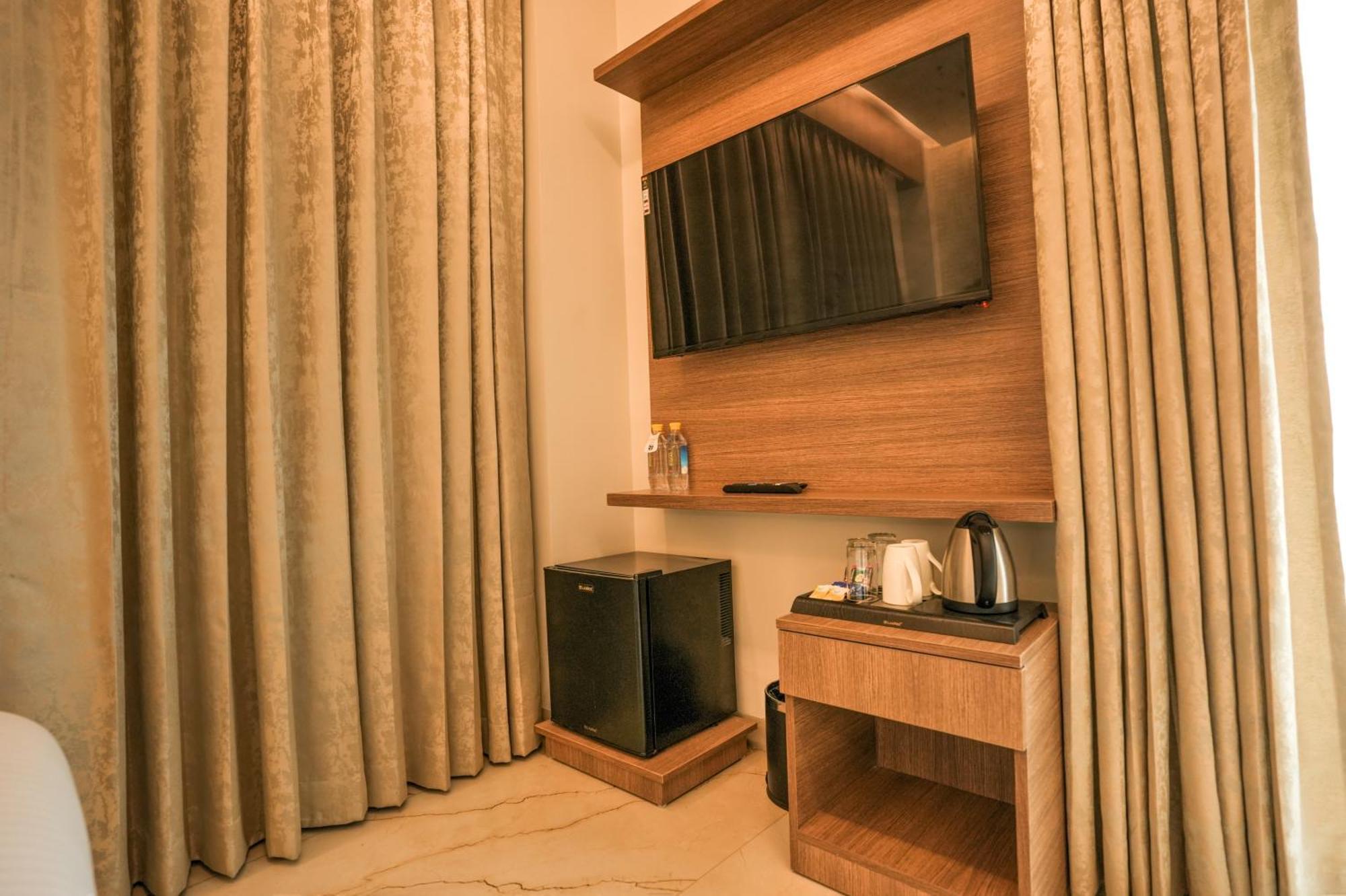 Rj Hotel - Managed By Atithi House Greater Noida Eksteriør bilde