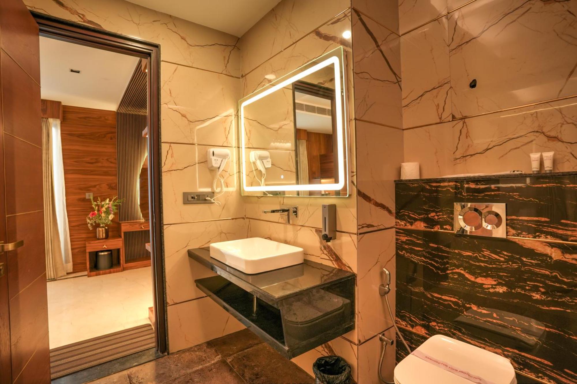 Rj Hotel - Managed By Atithi House Greater Noida Eksteriør bilde
