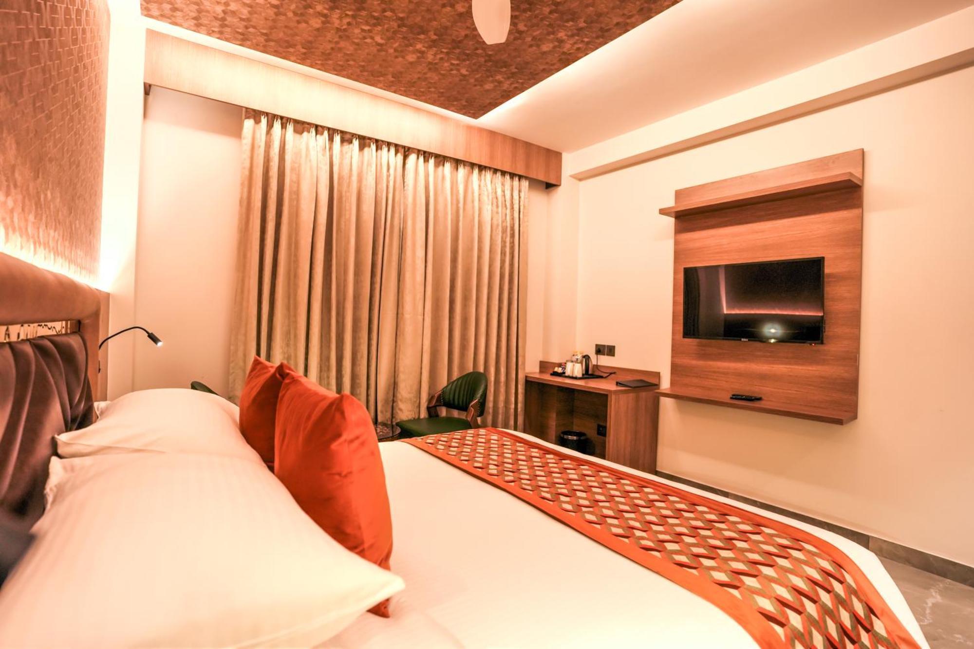 Rj Hotel - Managed By Atithi House Greater Noida Eksteriør bilde