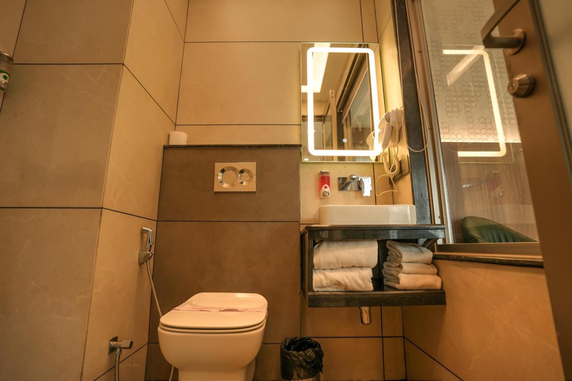 Rj Hotel - Managed By Atithi House Greater Noida Eksteriør bilde