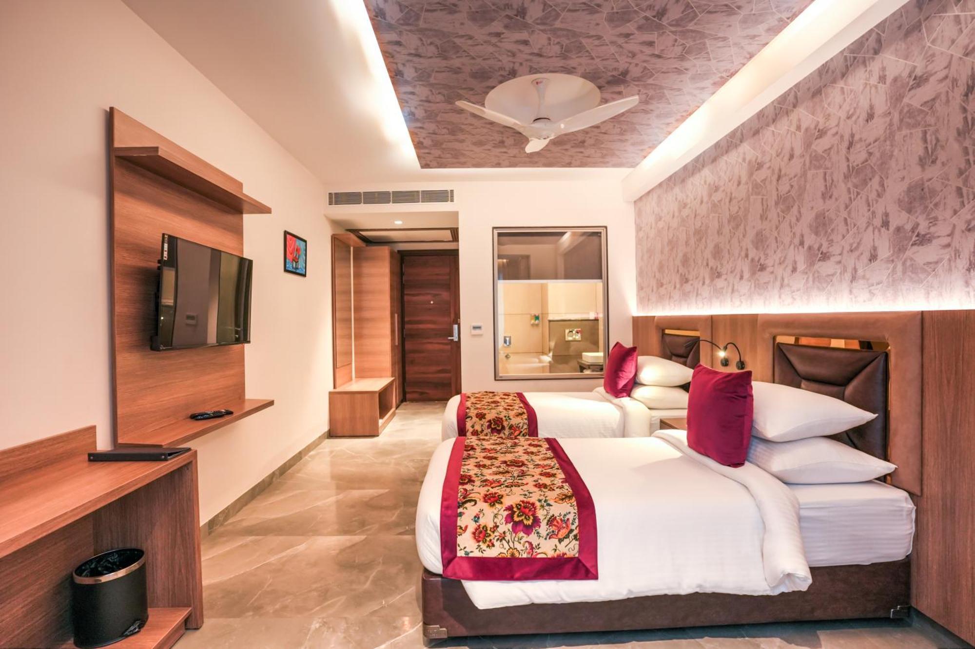 Rj Hotel - Managed By Atithi House Greater Noida Eksteriør bilde