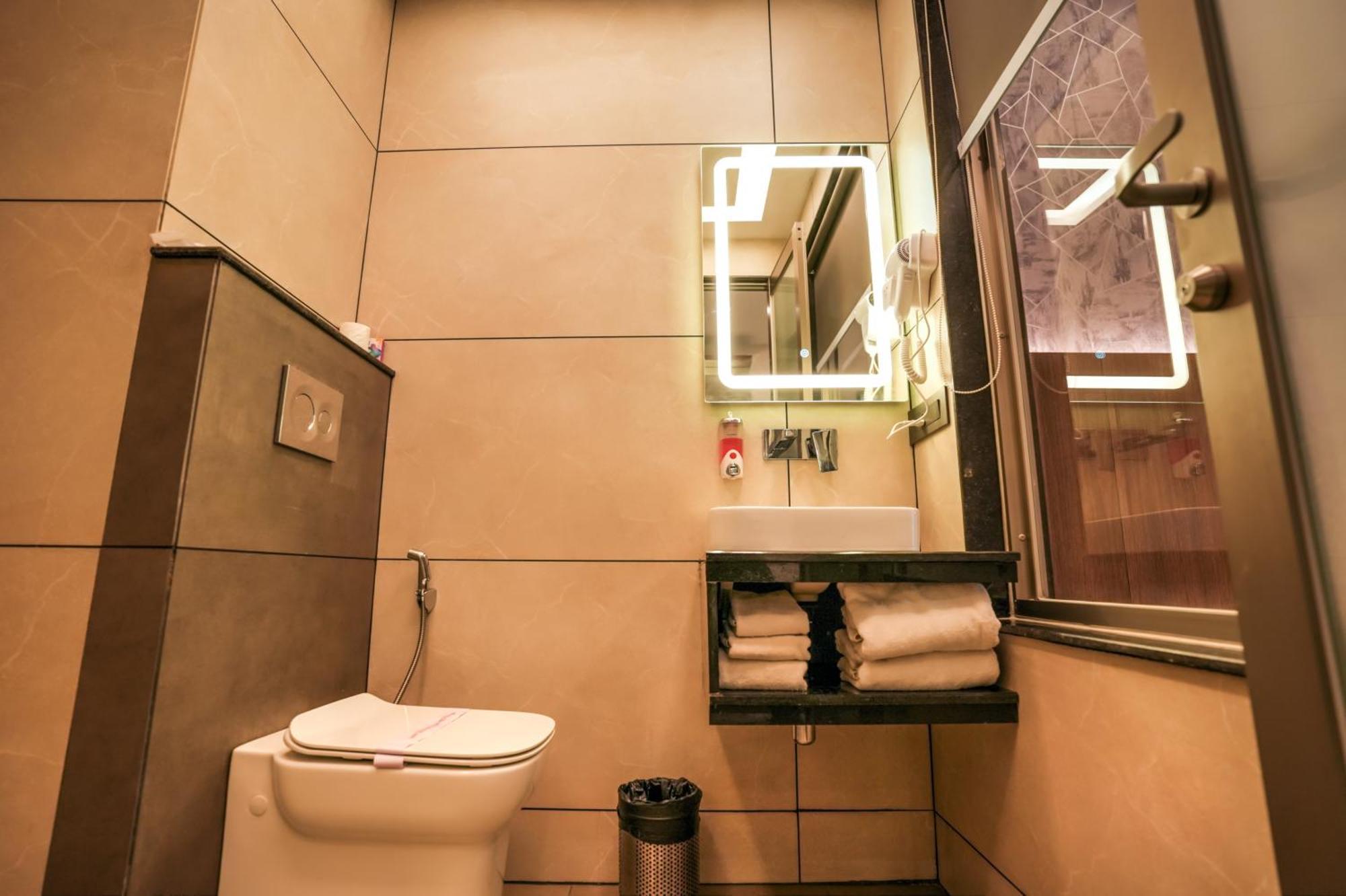 Rj Hotel - Managed By Atithi House Greater Noida Eksteriør bilde
