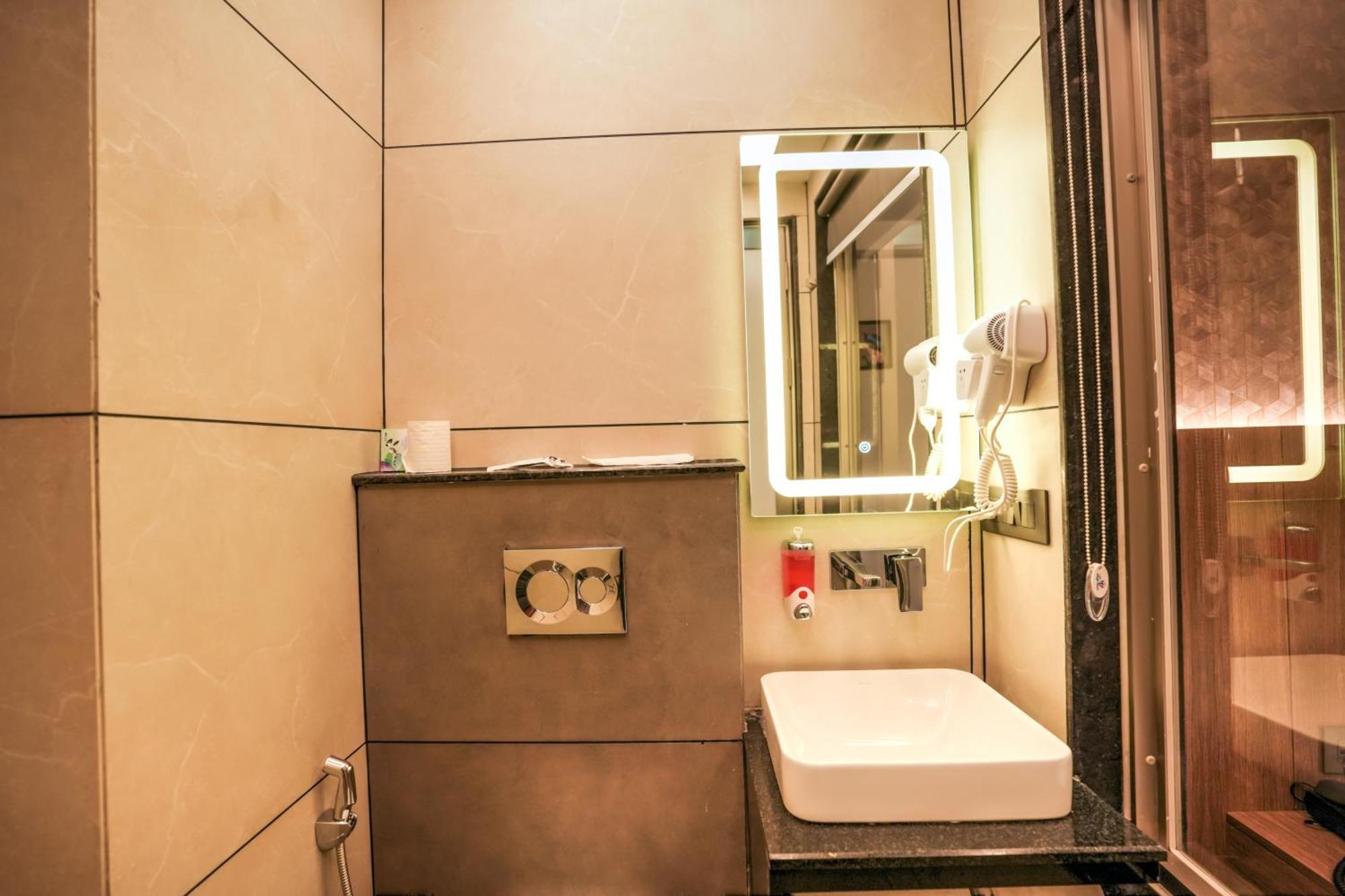 Rj Hotel - Managed By Atithi House Greater Noida Eksteriør bilde