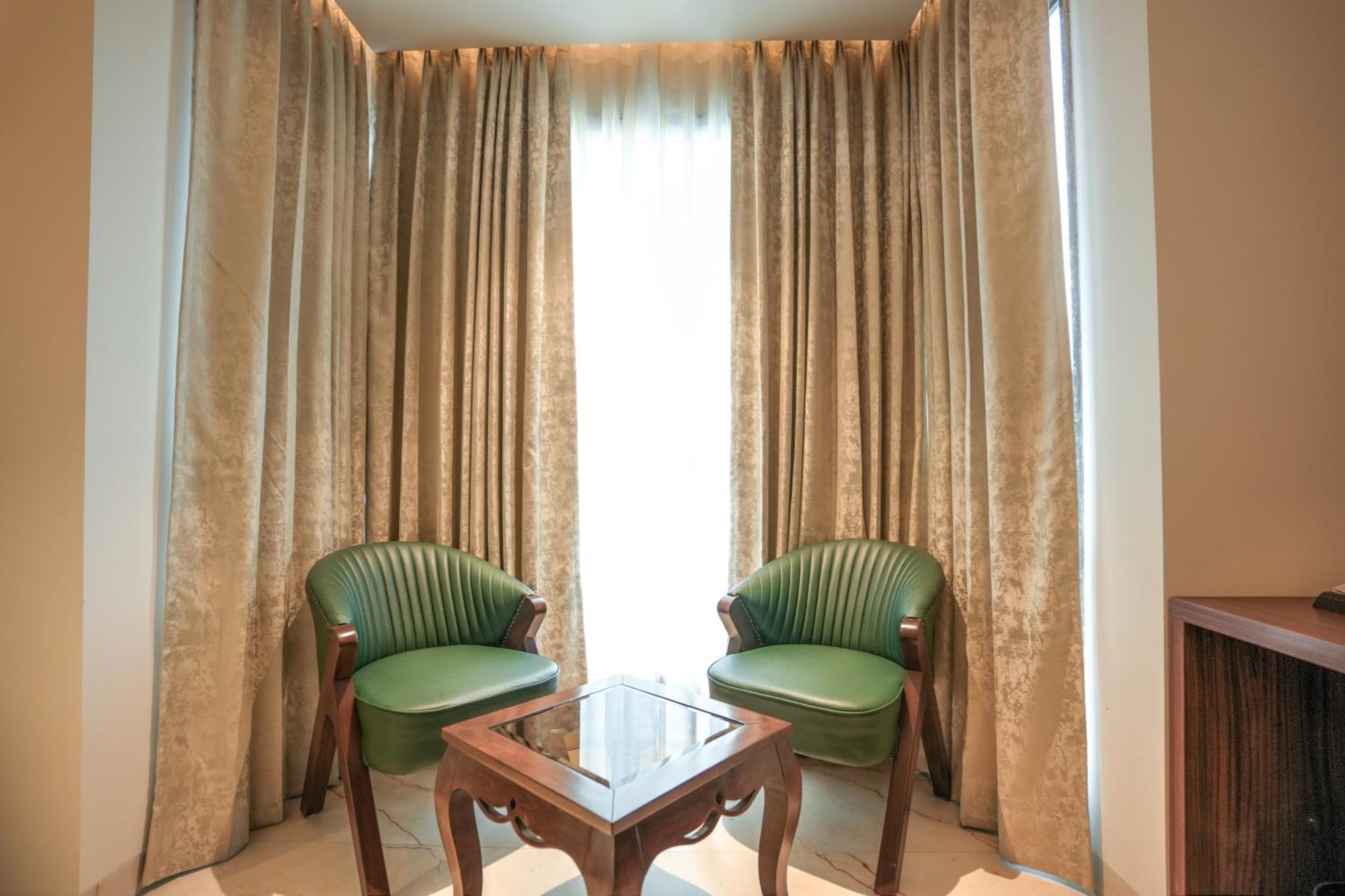 Rj Hotel - Managed By Atithi House Greater Noida Eksteriør bilde