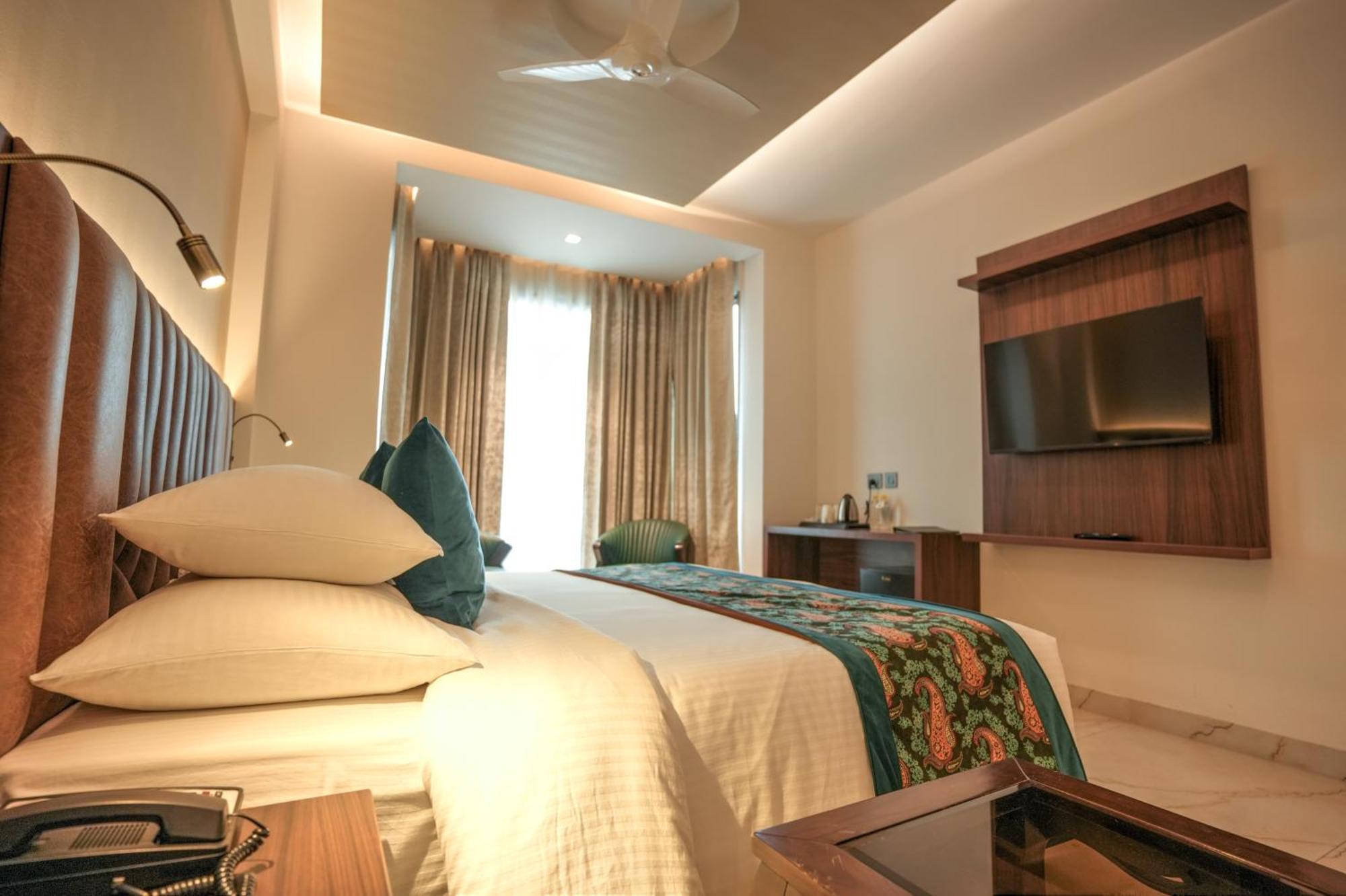Rj Hotel - Managed By Atithi House Greater Noida Eksteriør bilde