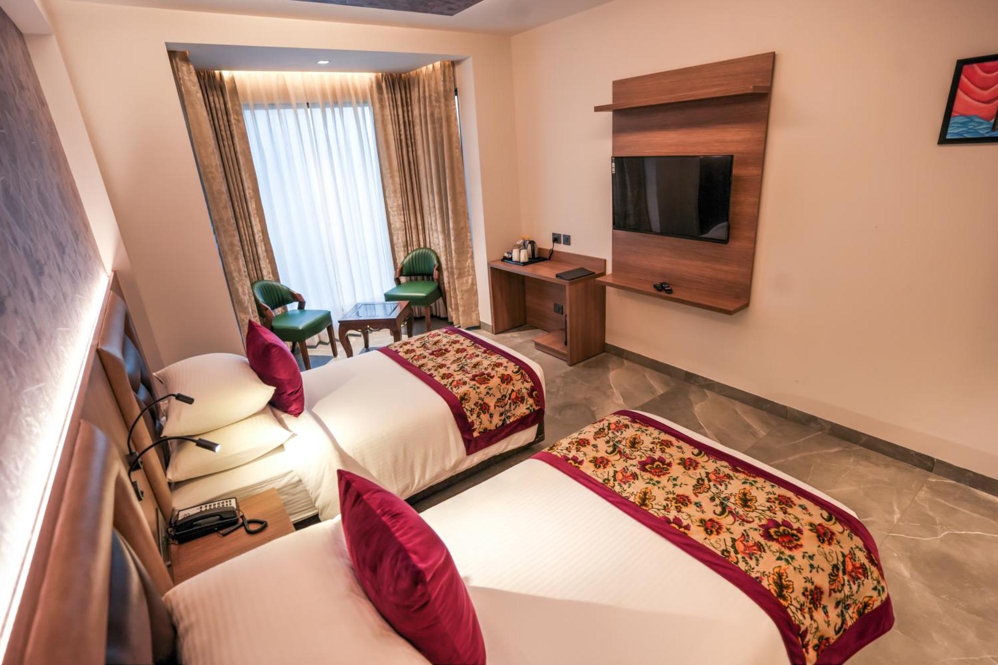 Rj Hotel - Managed By Atithi House Greater Noida Eksteriør bilde