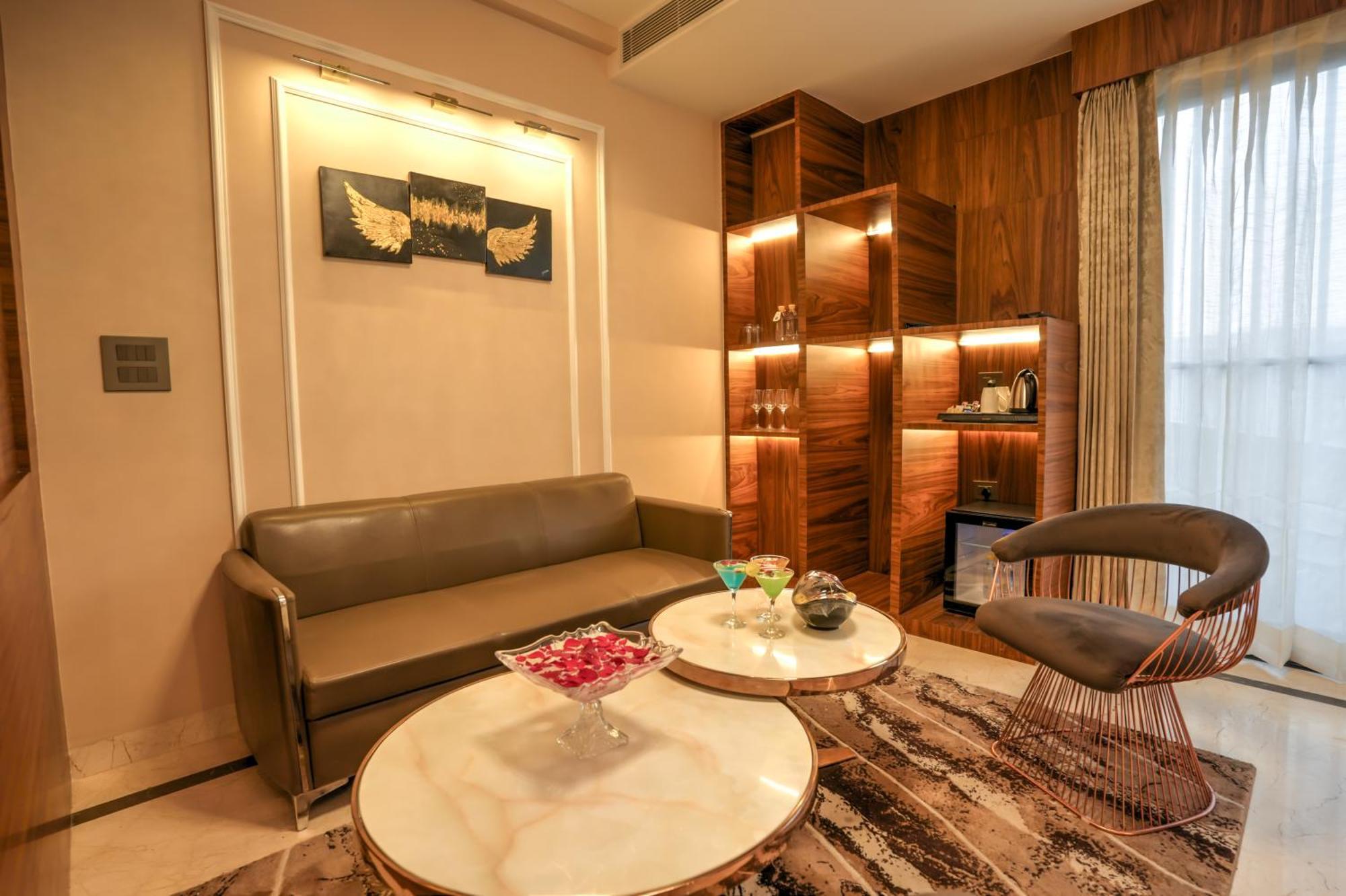 Rj Hotel - Managed By Atithi House Greater Noida Eksteriør bilde