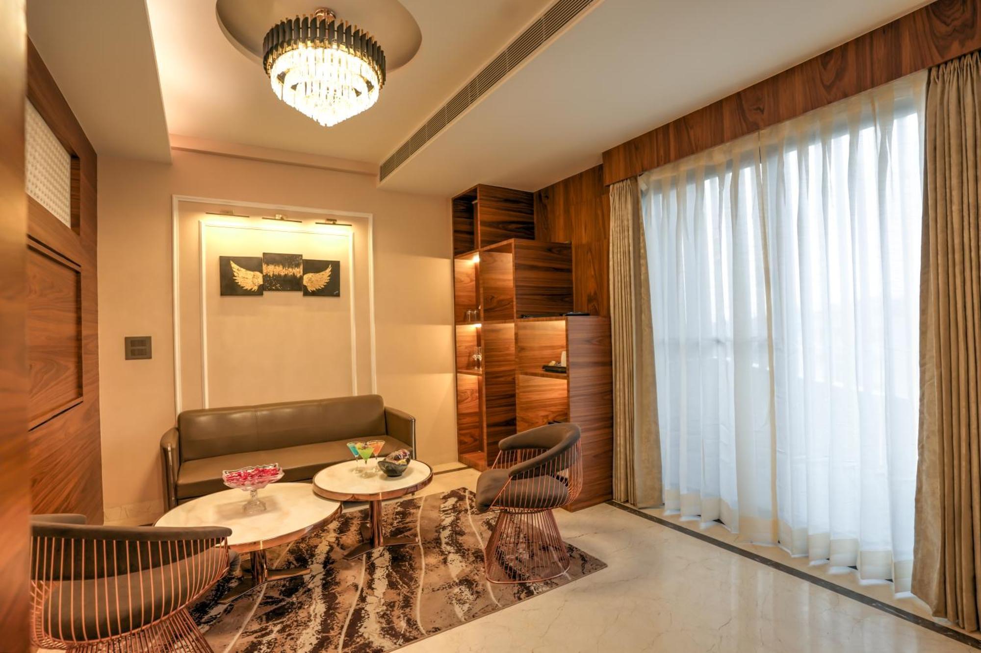 Rj Hotel - Managed By Atithi House Greater Noida Eksteriør bilde