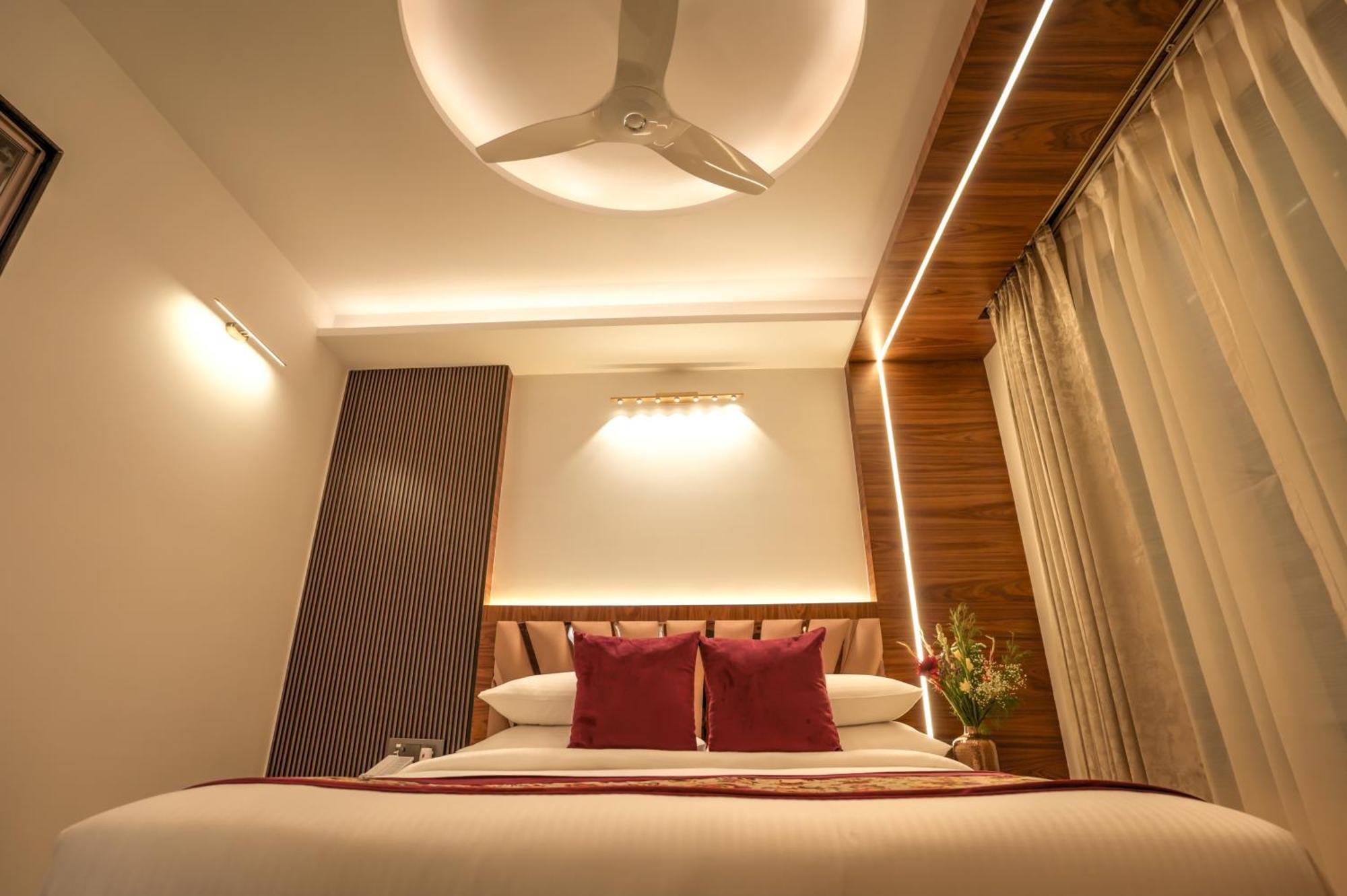 Rj Hotel - Managed By Atithi House Greater Noida Eksteriør bilde